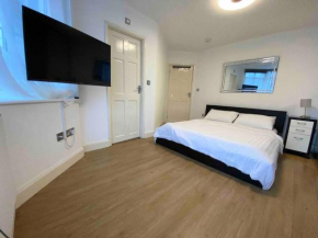 Spacious Studio 30 mins from Luton free parking